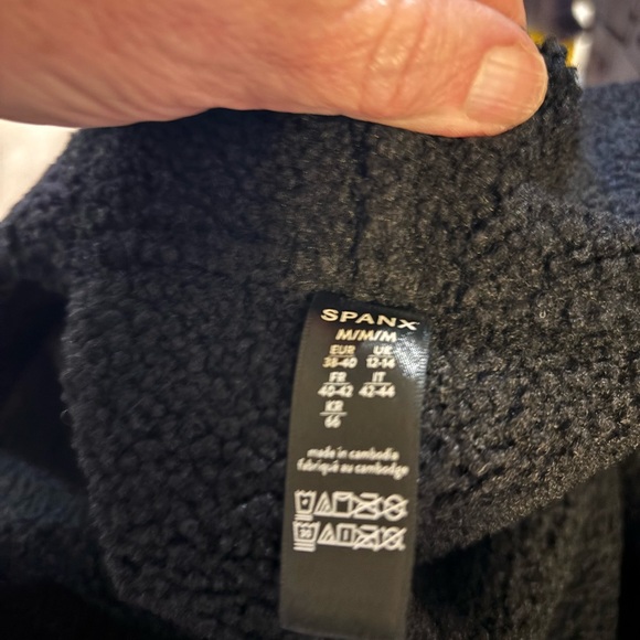 Spanx Stylish Black Cowl Wrapped Jacket, size M. - Picture 4 of 4